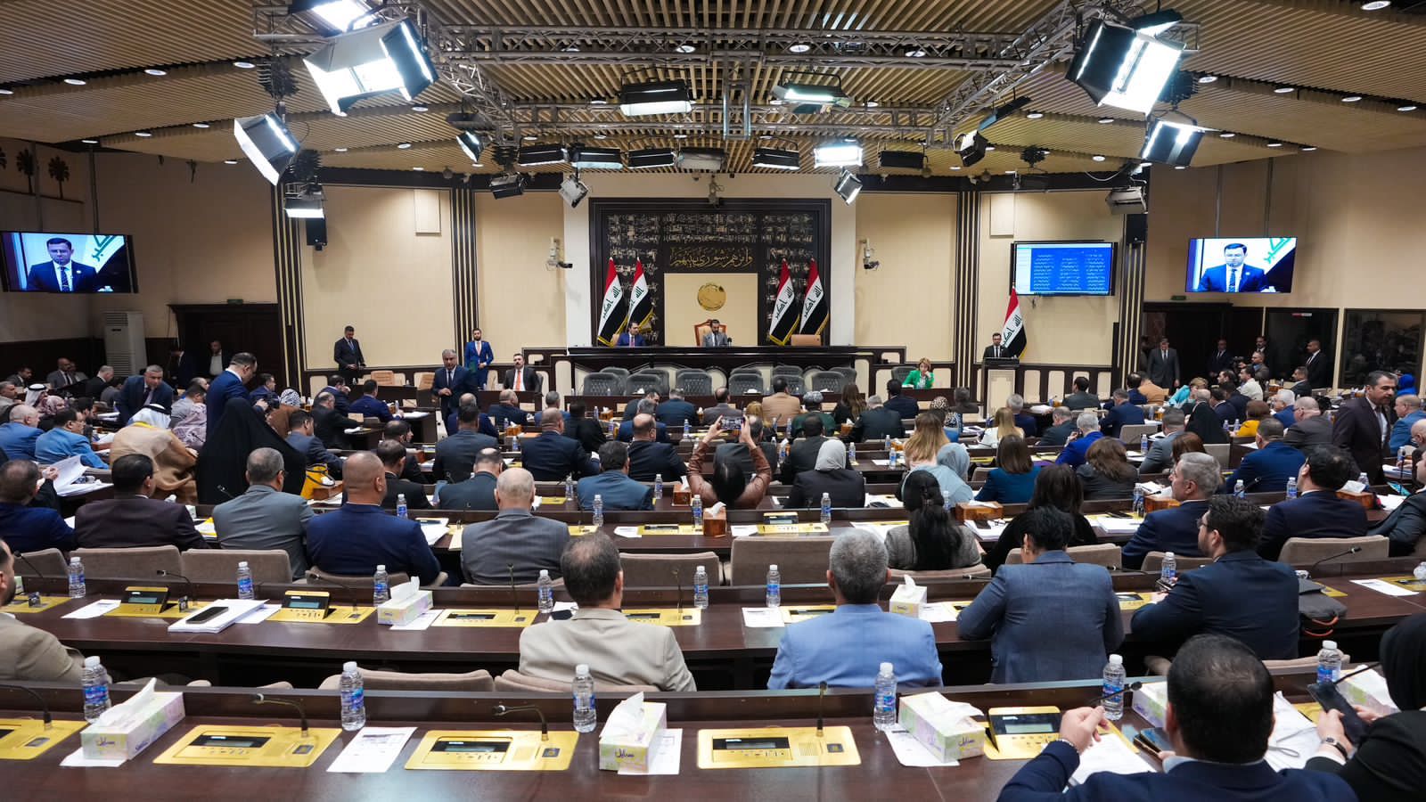 برلماني يحمّلُ رئاسة البرلمان العراقي عدم عقد جلسة خاصة بارتفاع سعر الصرف الدولار