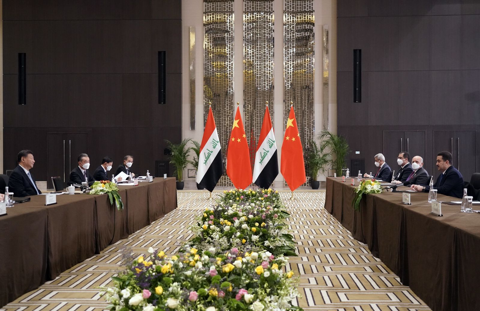 السوداني يعقد جلسة مباحثات مع الرئيس الصيني في الرياض