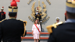 دينا بولوارت.. أول امرأة ترأس مراسم عسكرية في البيرو