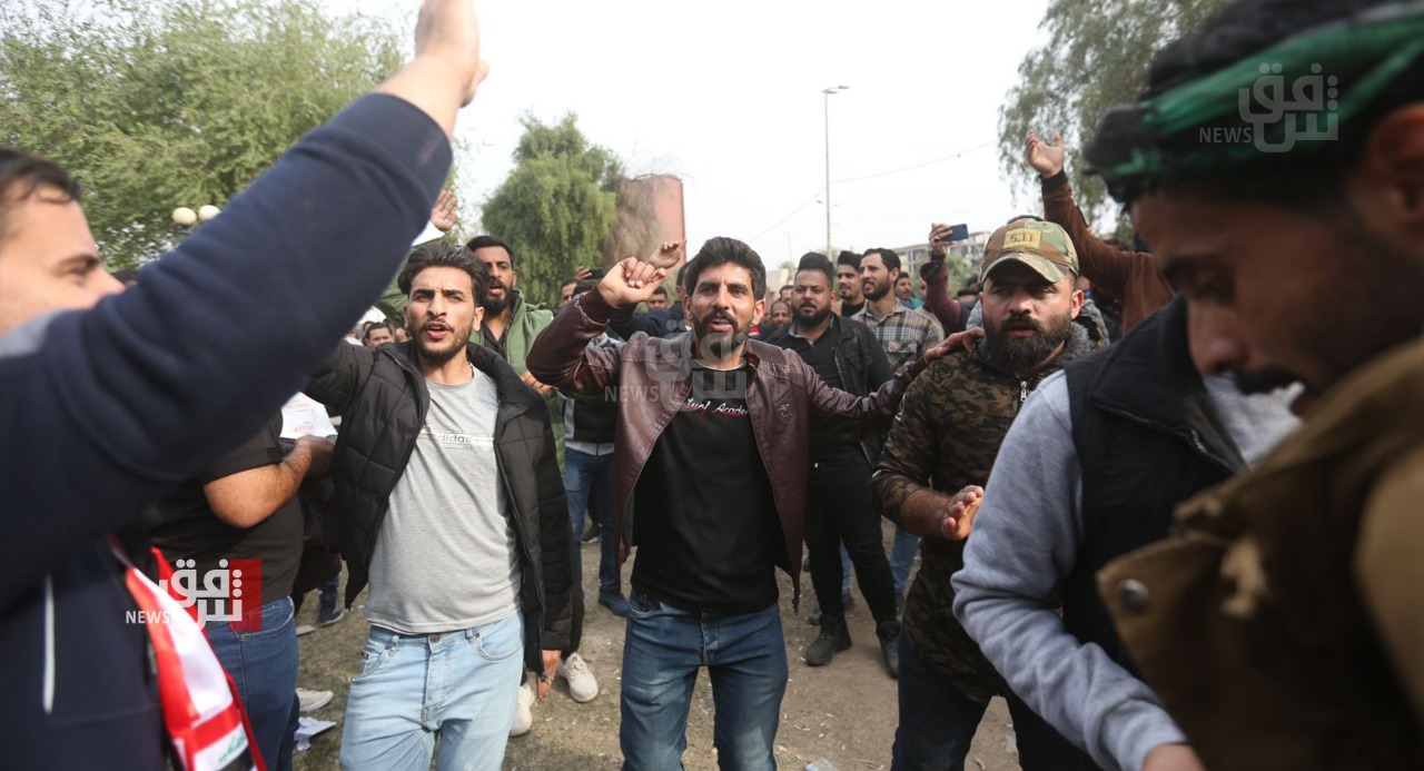 بحثا عن الرواتب والكهرباء والوظائف.. تظاهرات غاضبة بثلاث محافظات بينها بغداد