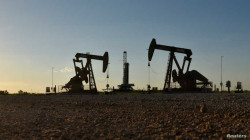 Oil dips as dollar firms while more rate hikes loom