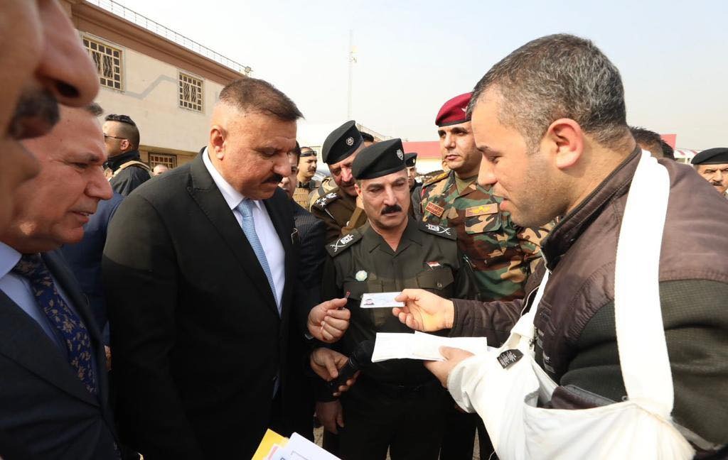 وزير الداخلية يأمر بتوزيع قطع أسلحة لمنتسبي نينوى كافة