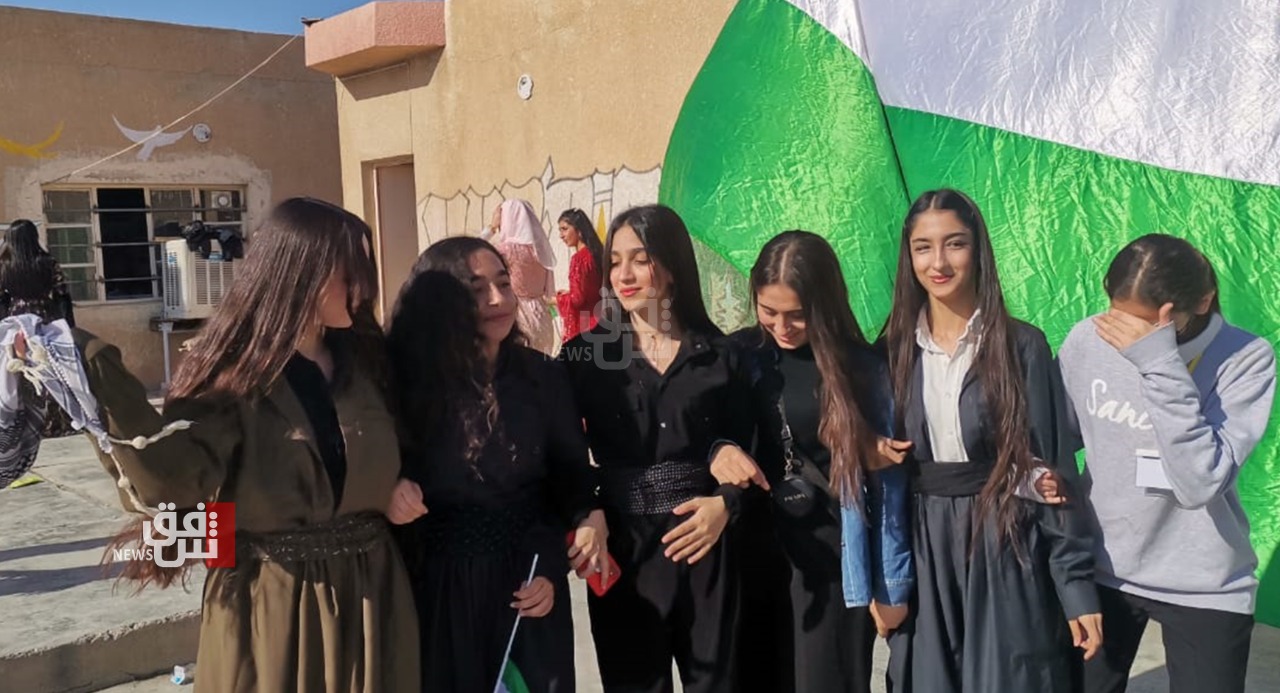 صور.. دهوك و40 مؤسسة تربوية في خانقين تحيي يوم العلم الكوردستاني