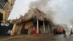 حريق في بناية مجاورة لدائرة عقارات الدولة بشارع الرشيد وسط بغداد