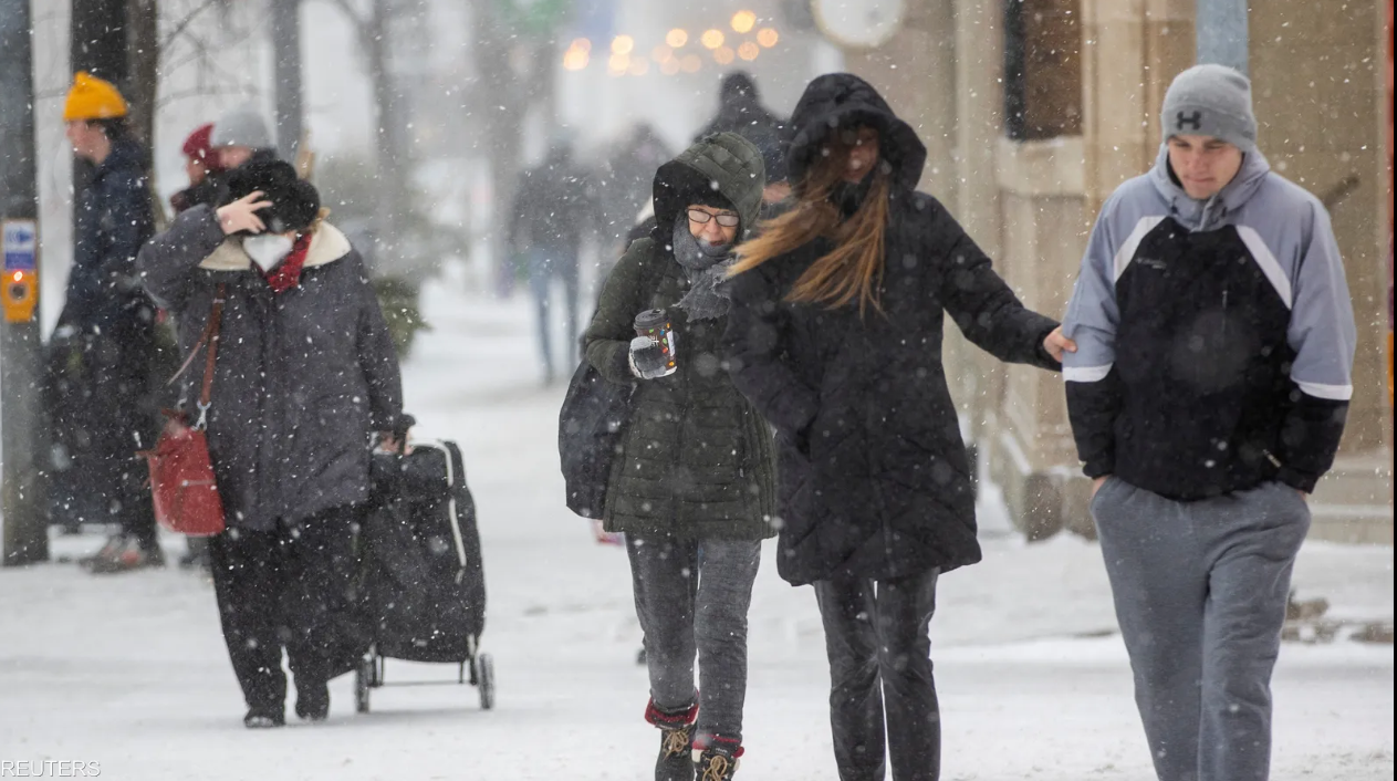 عواصف الشتاء تجتاح كندا وتلغي رحلات الطيران