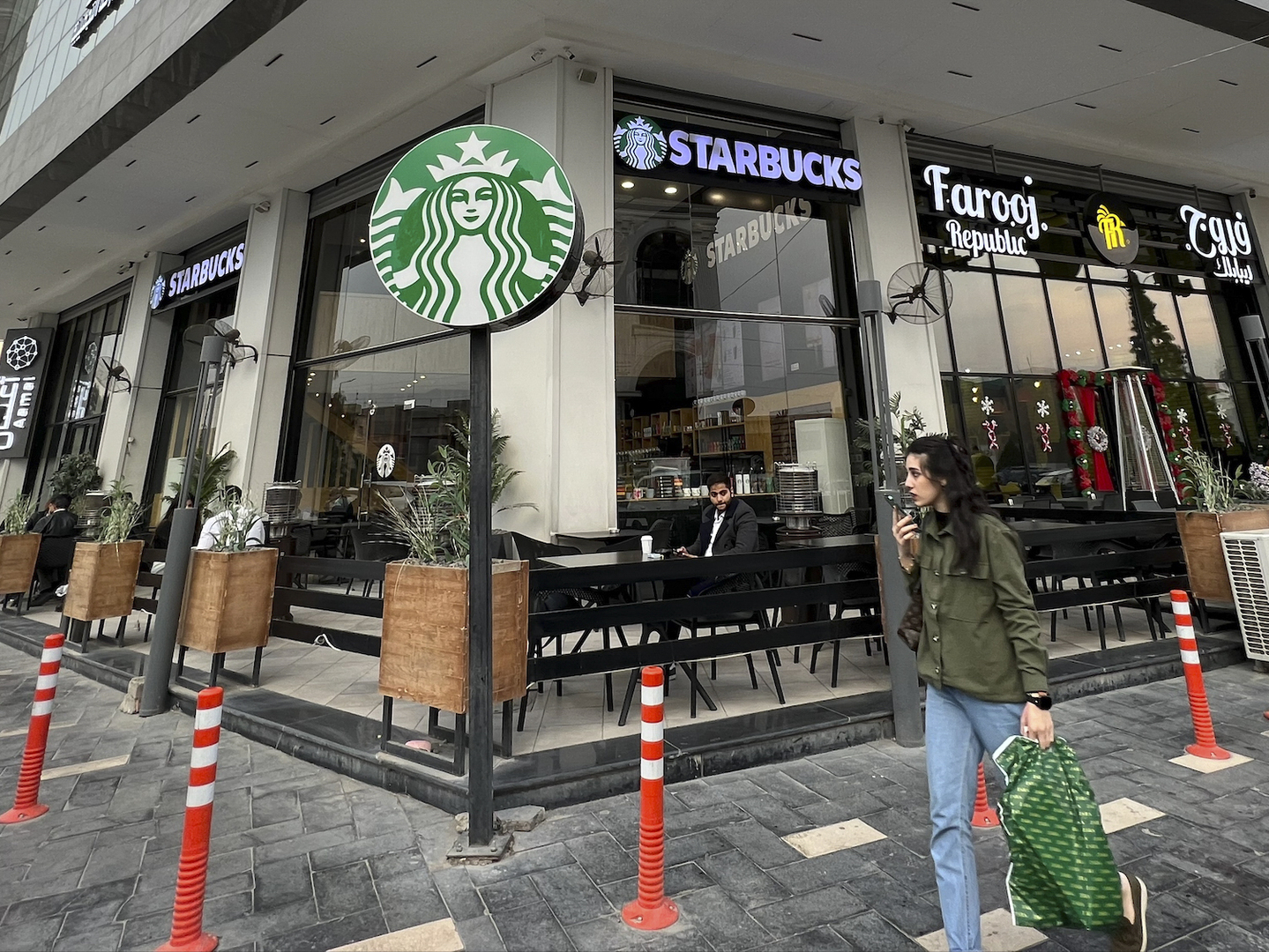AP Real coffee but a fake Starbucks in piracyridden Iraq