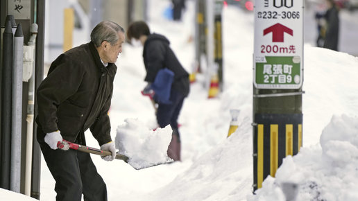 الثلوج الكثيفة تخلّف عشرات الضحايا وتقطع الكهرباء عن منازل اليابانيين