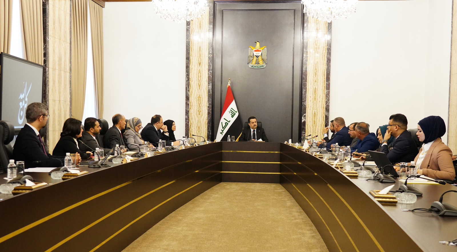 السوداني يطلق الاستمارة الخاصة بتعيين حملة الشهادات العليا والخريجين الأوائل