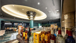 "لتعزيز السياحة".. دبي تستهل العام الجديد بإلغاء ضريبة المشروبات الكحولية