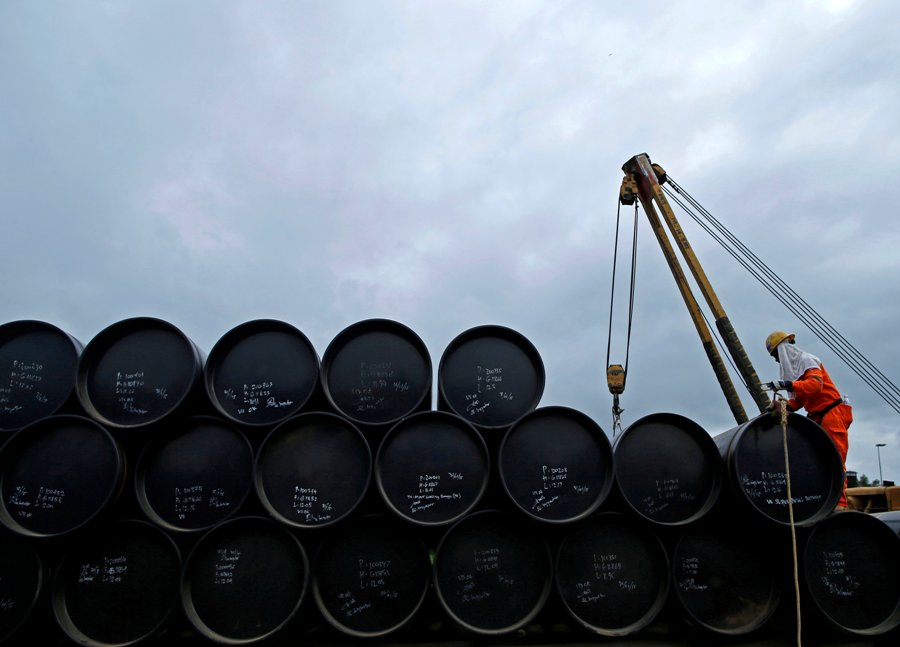 Oil slides on worries on China, IMF slow-growth expectations