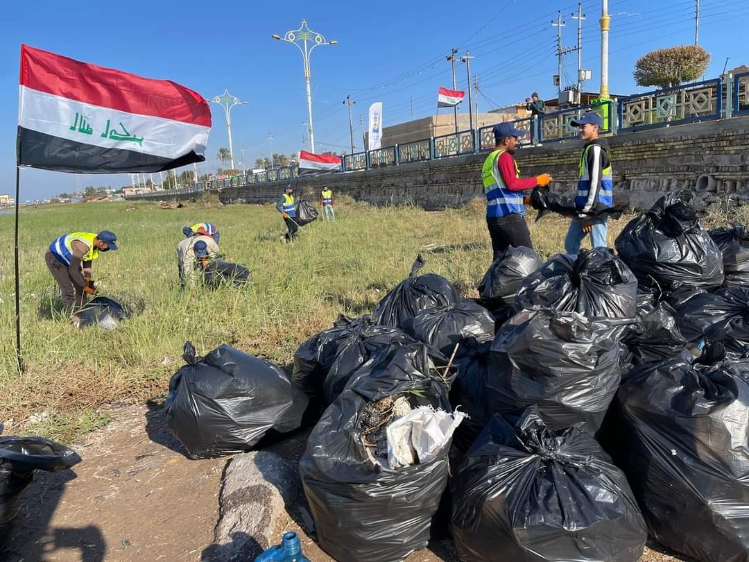 برعاية عالمية.. متطوعون من ثلاث محافظات عراقية يطلقون حملة لتنظيف البصرة (صور)