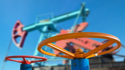 Oil prices extend gains on lower U.S. fuel inventories