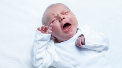 بالذكاء الاصطناعي.. جهاز جديد يكشف سبب بكاء الطفل الرضيع