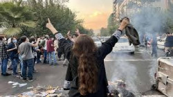 خەڵات سیمۆن دی بۆڤوار  ئمساڵ وەخشیەێدە ژنەیل ئیران