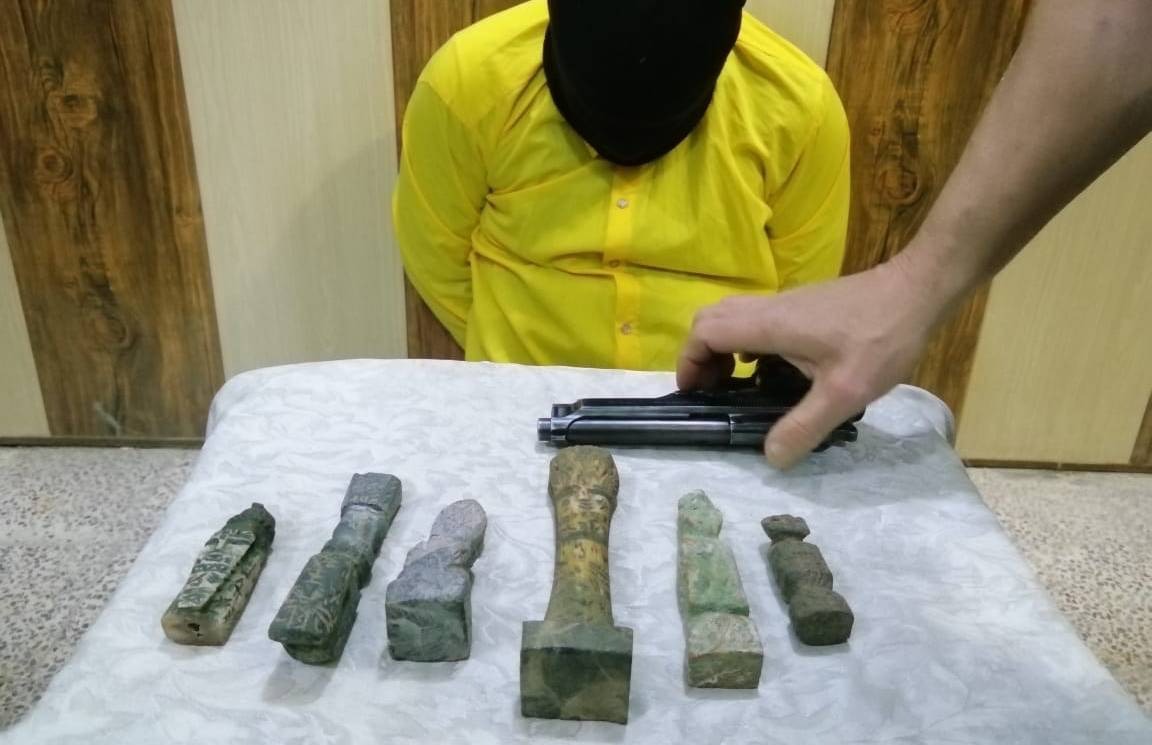 المخابرات العراقية تقبض على متهم يتاجر بالقطع الأثرية