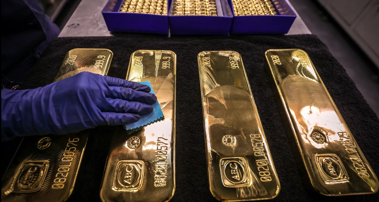 PRECIOUS-Gold scales 8-month high as Fed slowdown prospects lift appetite
