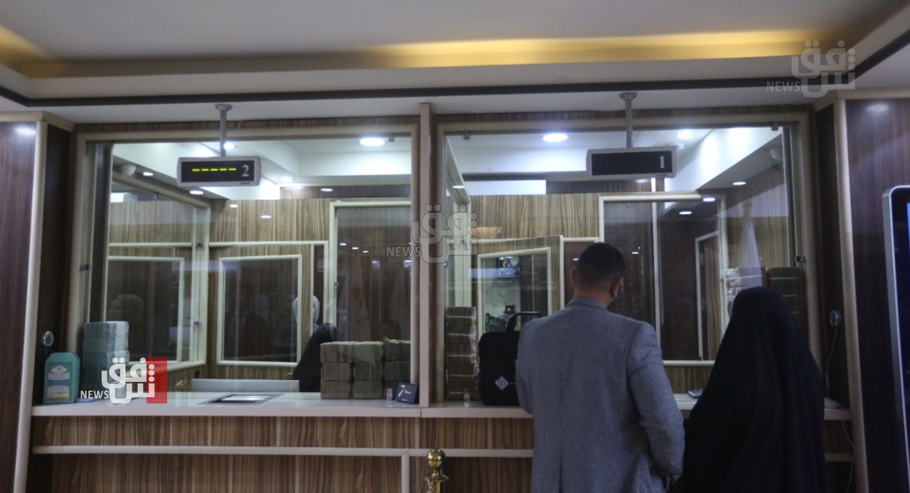 مصرف الرشيد يباشر ببيع الدولار للمسافرين من خلال فرع مطار بغداد الدولي