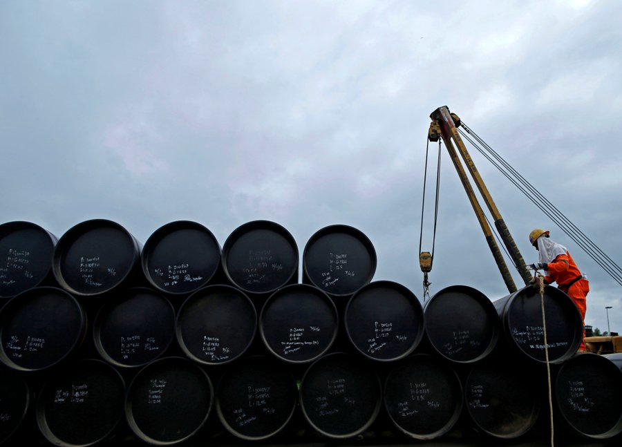 Oil Set for Weekly Gain on China Optimism, Brighter US Outlook