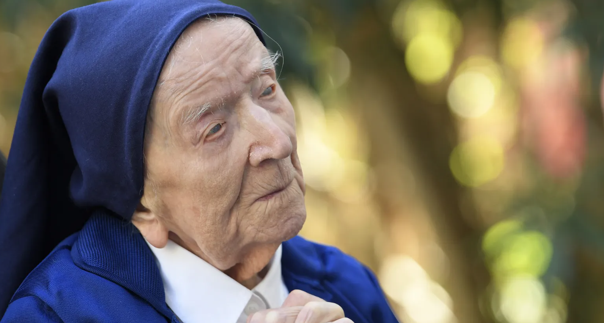 وفاة أكبر إنسان على وجه الأرض