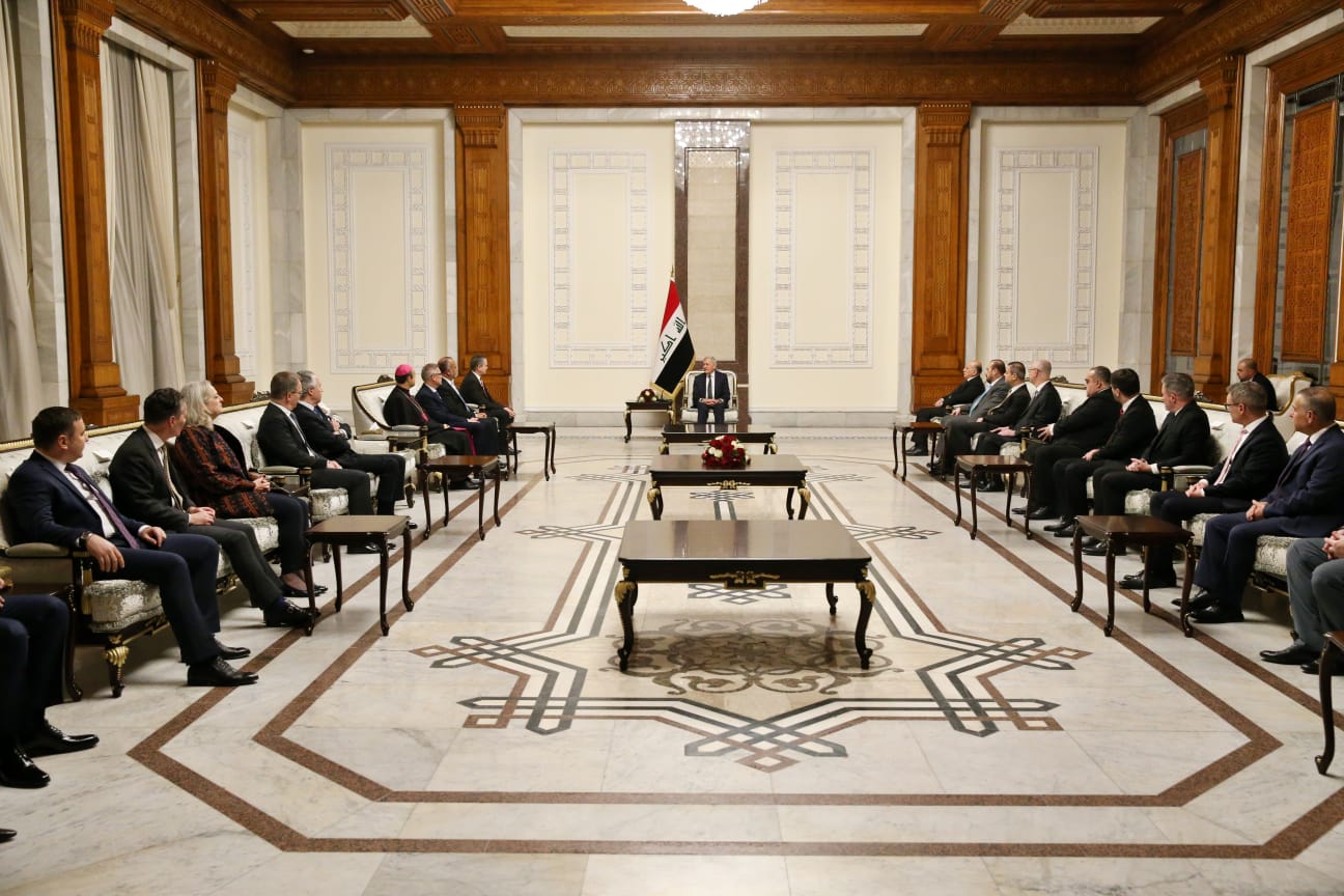 الرئيس العراقي يعلن عن خطط لإعادة عمل وتأهيل المصانع والمعامل وجذب المستثمرين