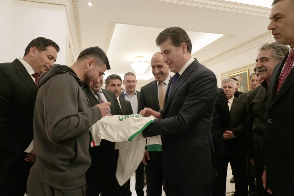 President Barzani receives Iraqi football team
