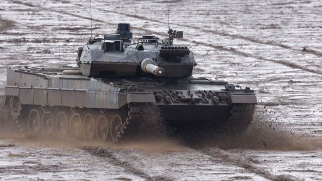 Russia Warns of Escalation As Germany Greenlights Leopard Tanks for Ukraine