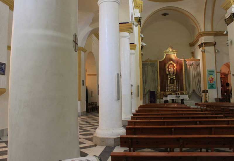 "هجوم بالسيف".. مقتل قس وإصابة 4 آخرين داخل كنيسة في إسبانيا (فيديو)