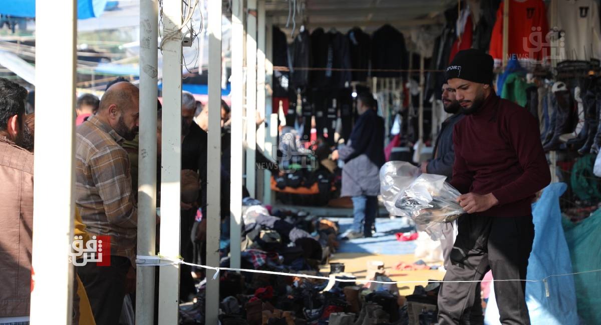 دهوك.. سوق "الجمعة" يستقطب السكان لشراء الألبسة الرخيصة (صور)
