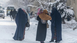 طبيبة تلخّص خمسة أسباب تزيد الشعور بالبرد مع تقدّم الإنسان في العمر