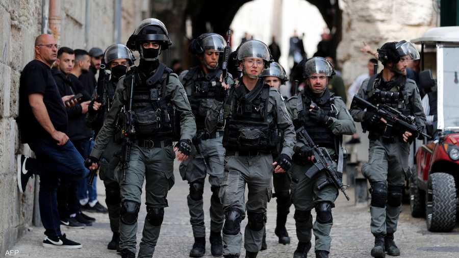 الشرطة الإسرائيلية تدعو مواطنيها إلى حمل السلاح "تحسبا" لعمليات الفلسطينيين