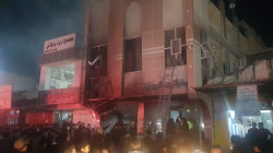 حريق كبير يلتهم مبنى تجارياً جنوبي العراق