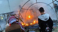 صور .. إندلاع حريق بمخيم للنازحين في دهوك