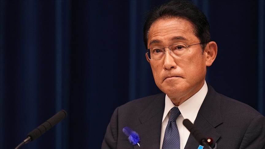 رئيس الوزراء الياباني يقيل مساعده جراء إدلائه بتصريحات معادية للمثليين