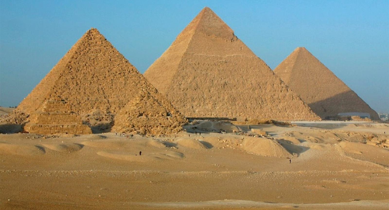 دراسة جديدة تكشف كيفية نقل مواد بناء الأهرامات المصرية