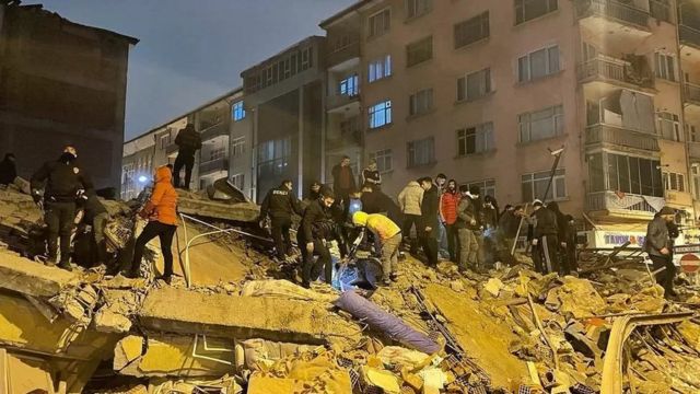 إقليم كوردستان يعلن استعداده للمشاركة في جهود الإنقاذ الخاصة بالزلزال المدمر