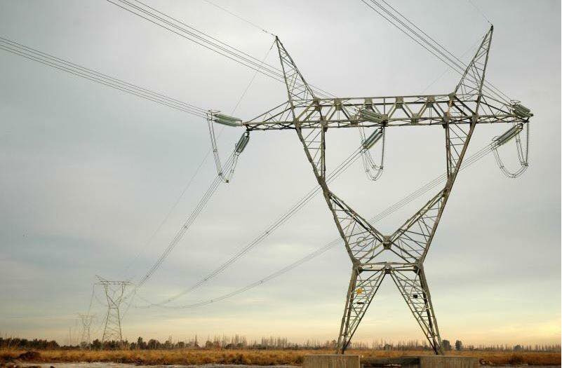 إيران ترفع إمدادات الكهرباء مع محافظة عراقية إلى 70%