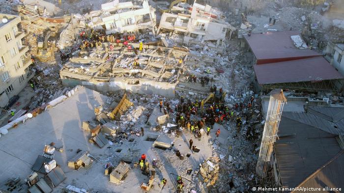 زلزال تركيا.. اعتقال 113 شخصاً يشتبه بمسؤوليتهم عن انهيار المباني