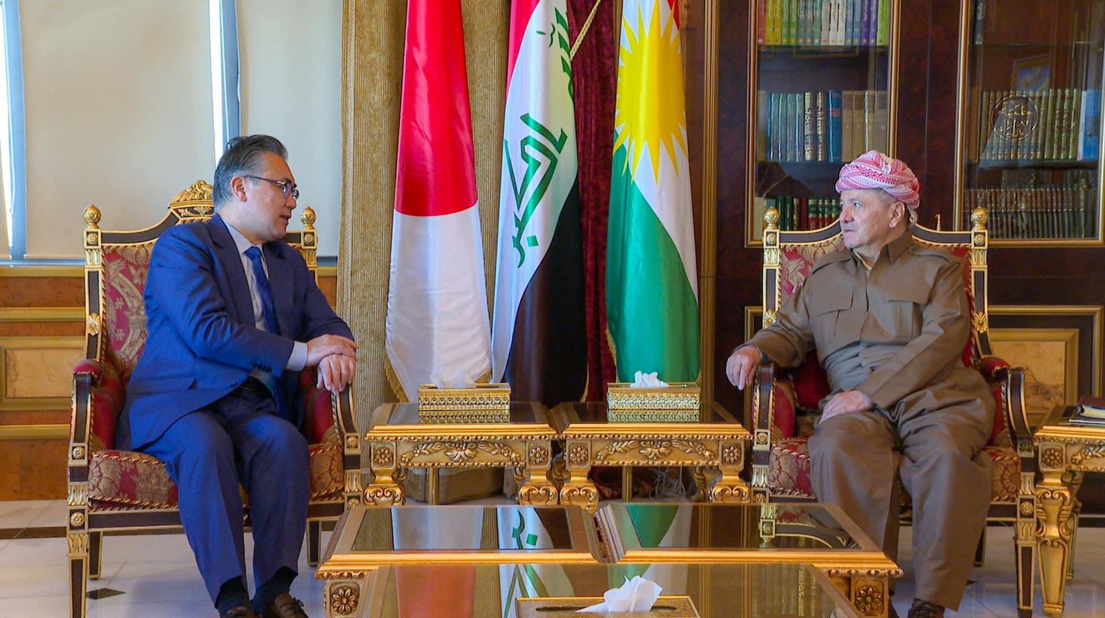 بارزاني يبحث مع السفير الياباني الجديد العلاقات بين بغداد وأربيل وتهديد الإرهاب