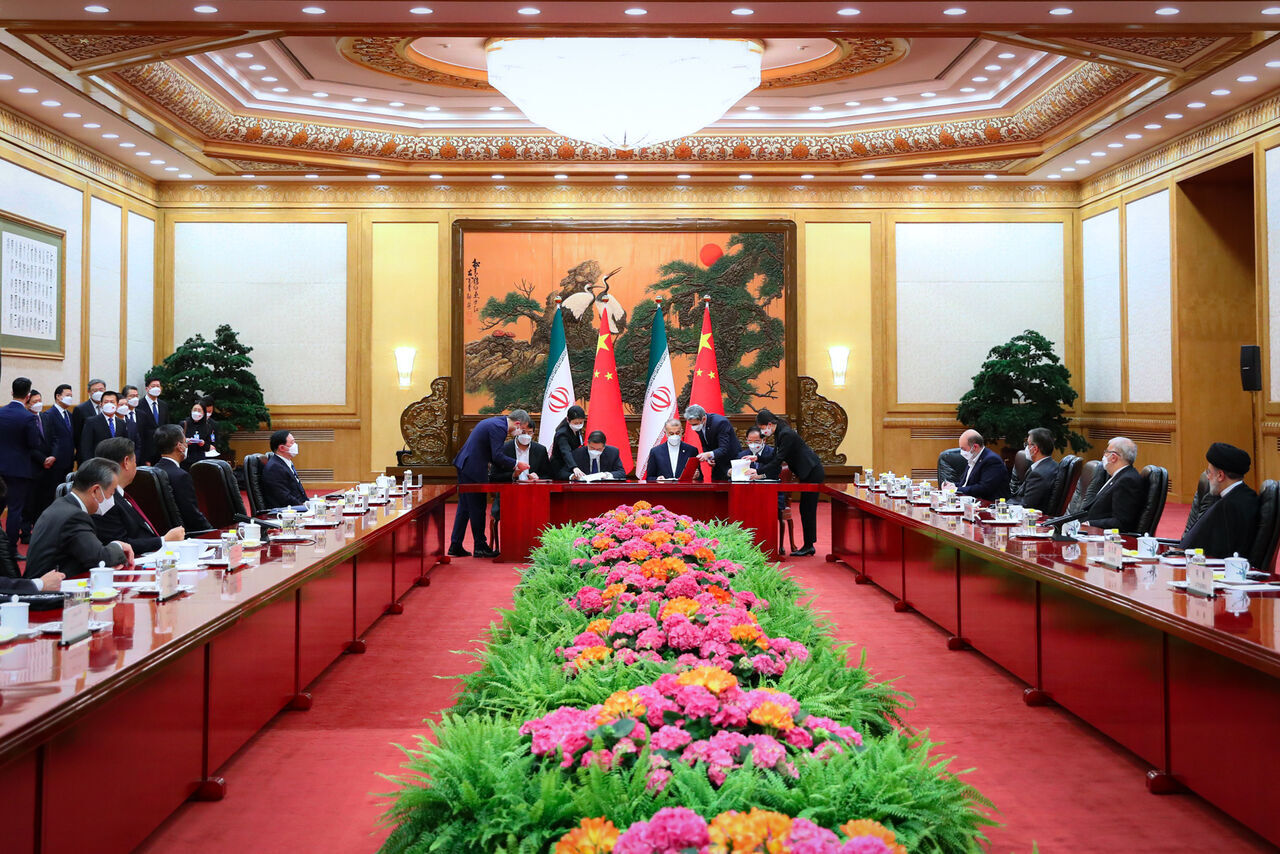 إيران والصين توقعان 20 وثيقة تعاون مشتركة