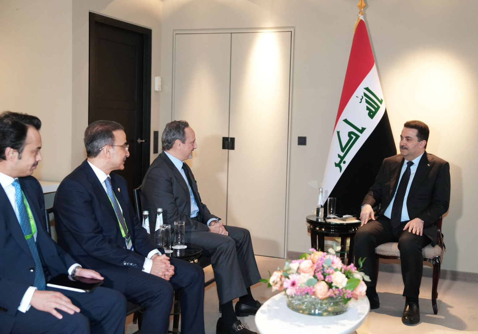 Iraq's PM discusses "fruitful" economic partnerships with Kuwait's foreign minister