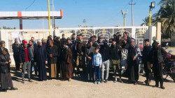 وقفة احتجاجية تطالب بفتح دوائر مغلقة في ديالى