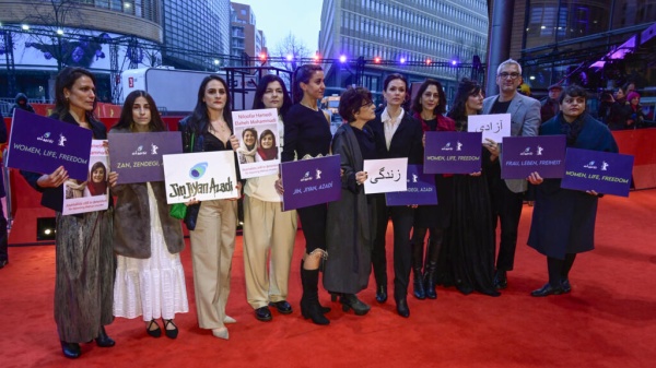 Berlinale film stars show solidarity with Iran protesters
