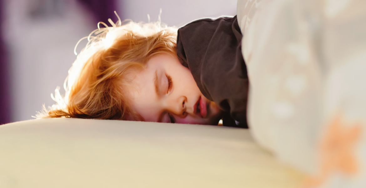 دراسة جديدة: الآباء والامهات يقومون بنحو 1000 نوبة ليلية لرعاية أطفالهم في العام الأول