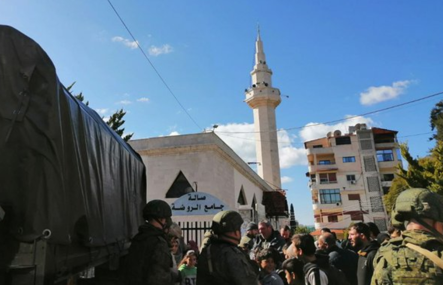 كاميرا مراقبة توثق لحظة وقوع الزلزال خلال الصلاة داخل مسجد في سوريا