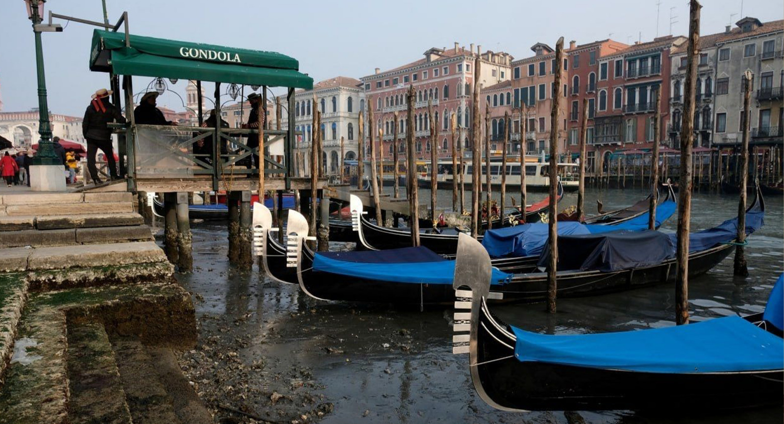 خطر الجفاف يهدد إيطاليا.. زوارق الجندول تتوقف عن الإبحار في البندقية (صور)