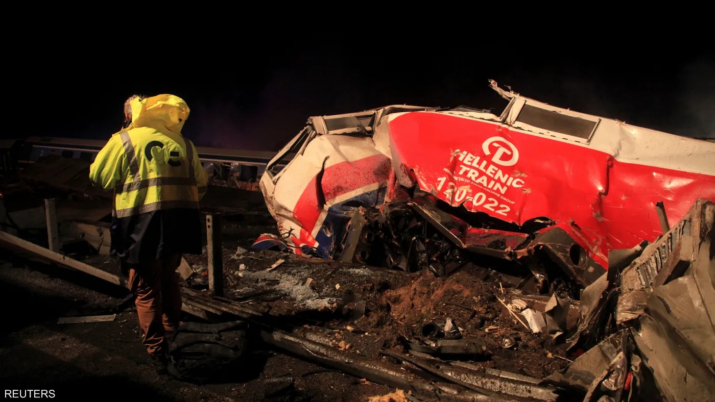 عشرات القتلى اثر اصطدام قطاري شحن وركاب في اليونان.. فيديو
