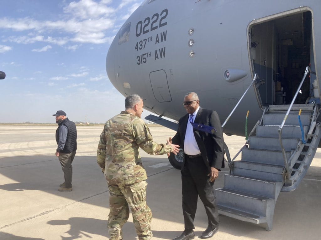 وزير الدفاع الأمريكي يصل بغداد في زيارة غير معلنة