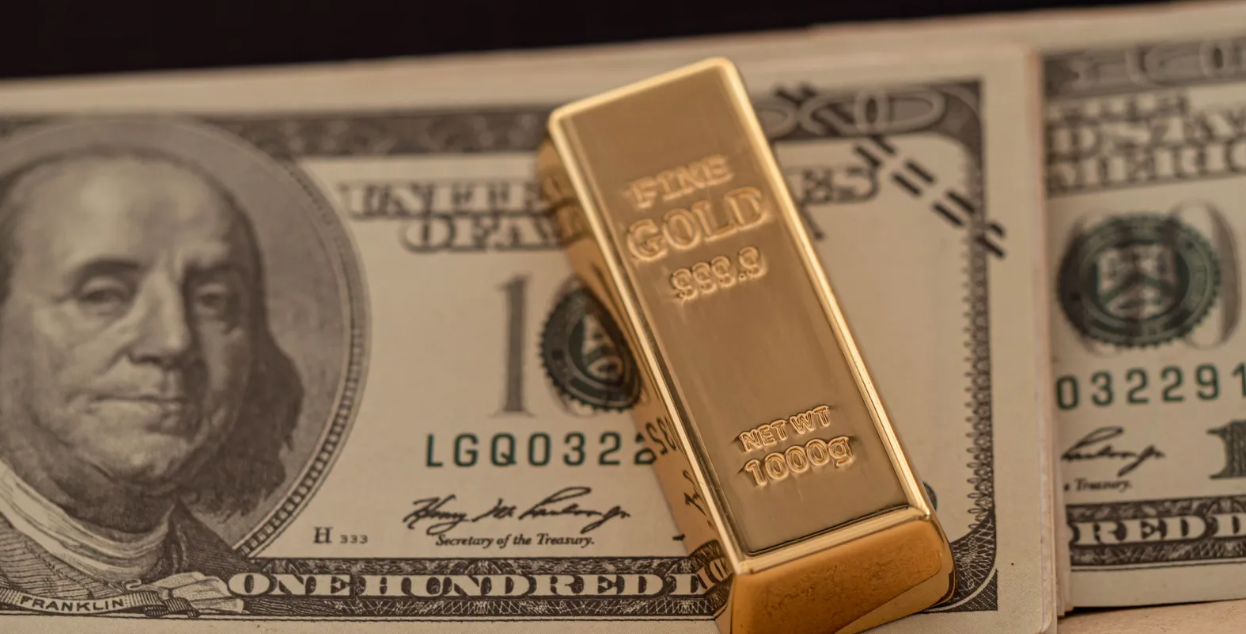 PRECIOUS-Gold moves in narrow range as investors await US jobs data