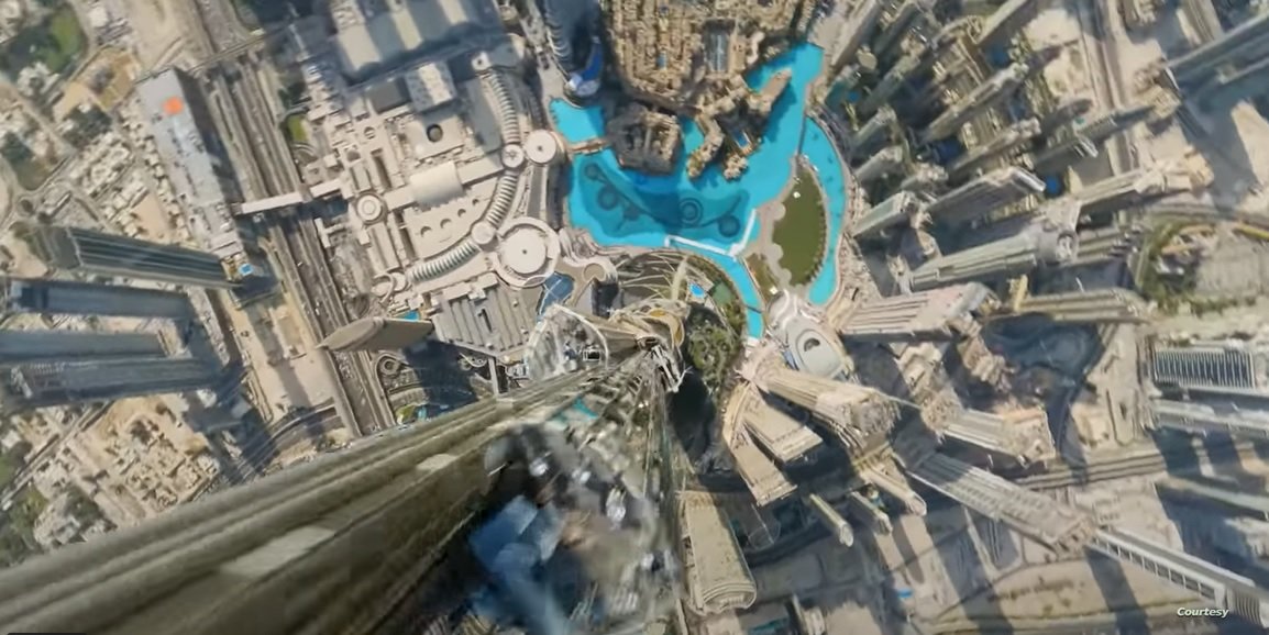 "مشهد يحبس الانفاس".. كيف سيكون السقوط من برج خليفة؟ (فيديو)