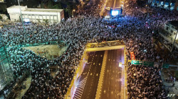 عشرات الآلاف يتظاهرون ضد نتنياهو ويحددون يوما لـ"تصعيد المقاومة"